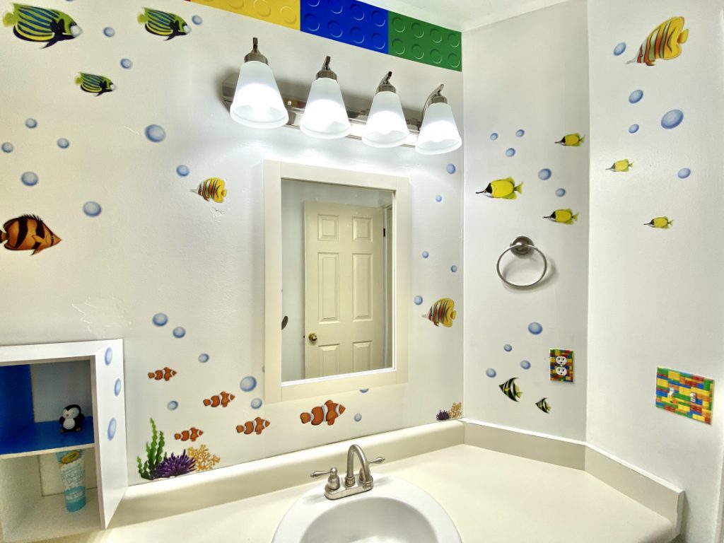 Fish-themed kids bathroom